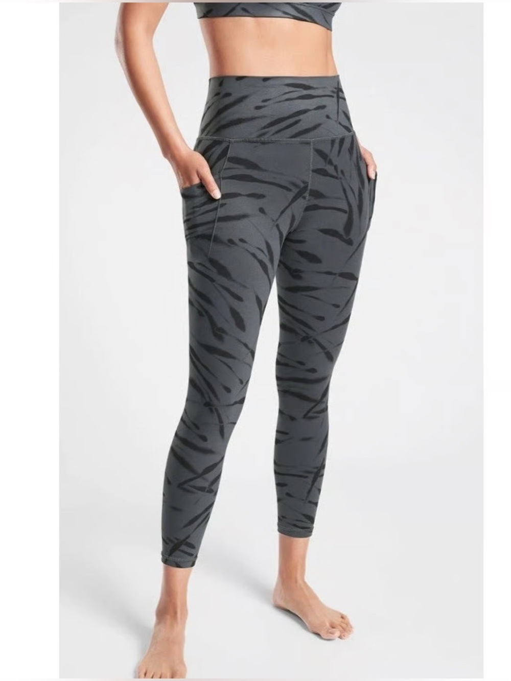 Athleta Salutation Stash Pocket II Zebra 7/8 Leggings Gray Black S